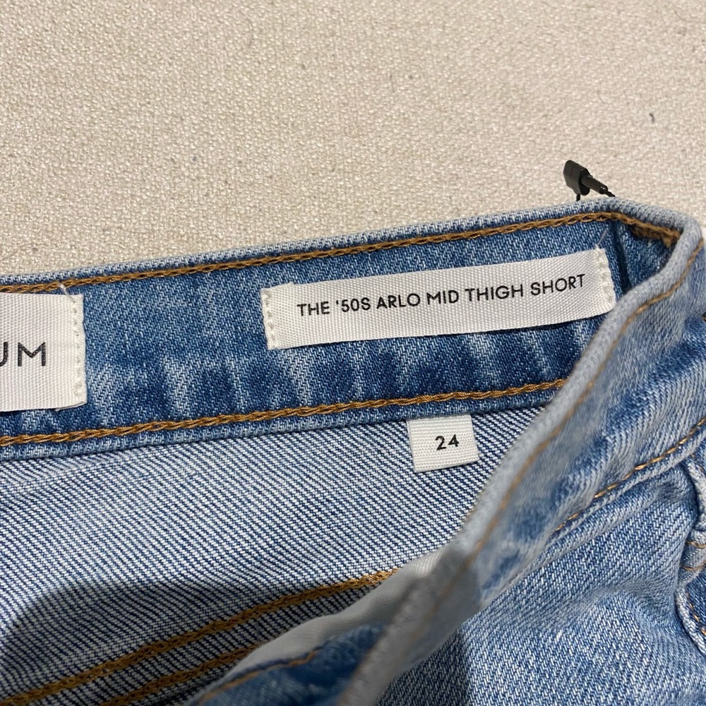 Aritzia Denim Forum 50’s Arlo Mid Thigh Jean Short - Picture 4 of 4